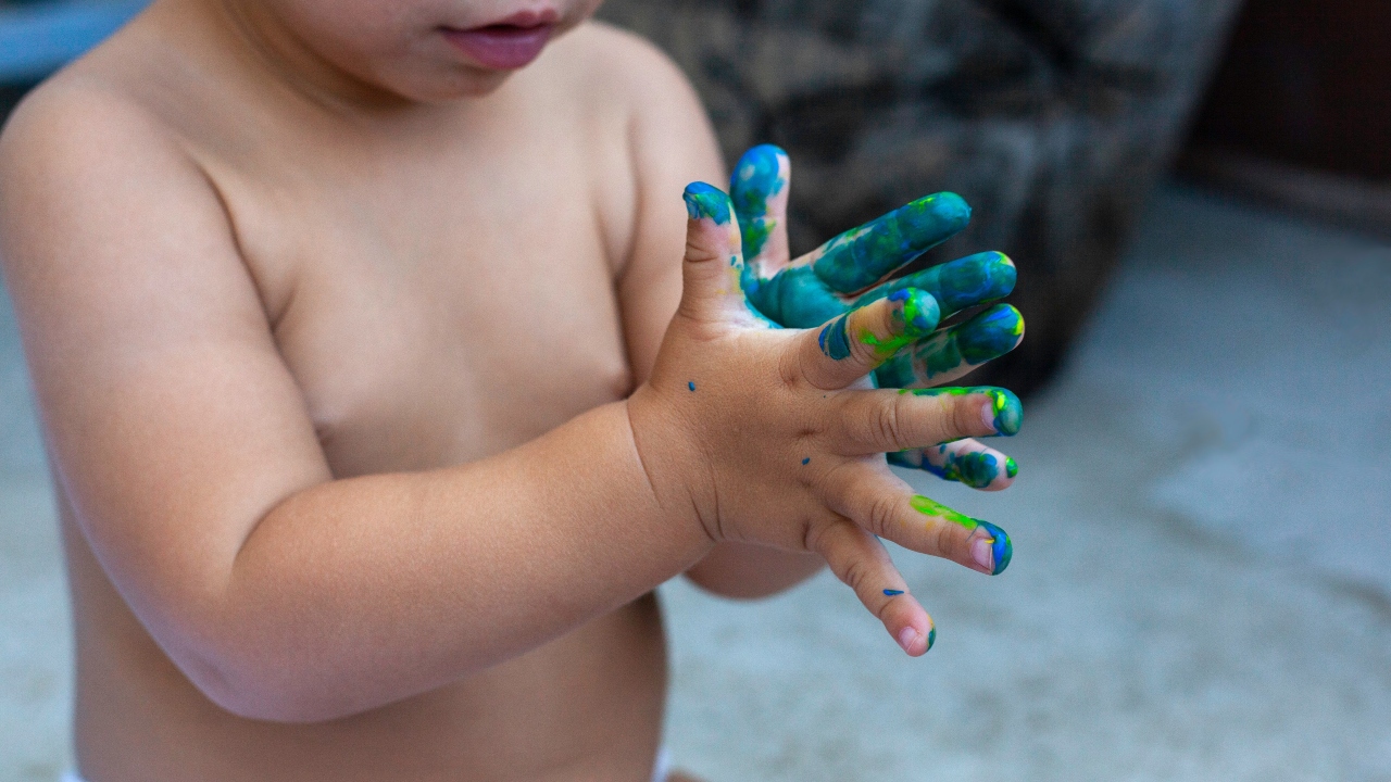 7 brincadeiras longe das telas para estimular o desenvolvimento infantil