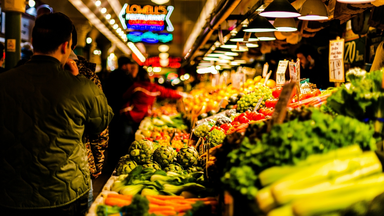 Para perder peso e economizar, prefira alimentos naturais e da estação