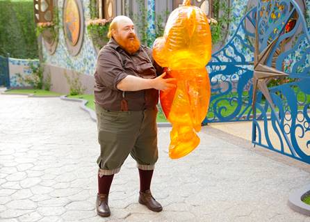 Goma Behr e o urso gigante da bala de goma