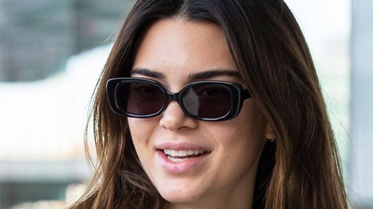 A modelo Kendall Jenner é fã dos óculos de sol retangulares