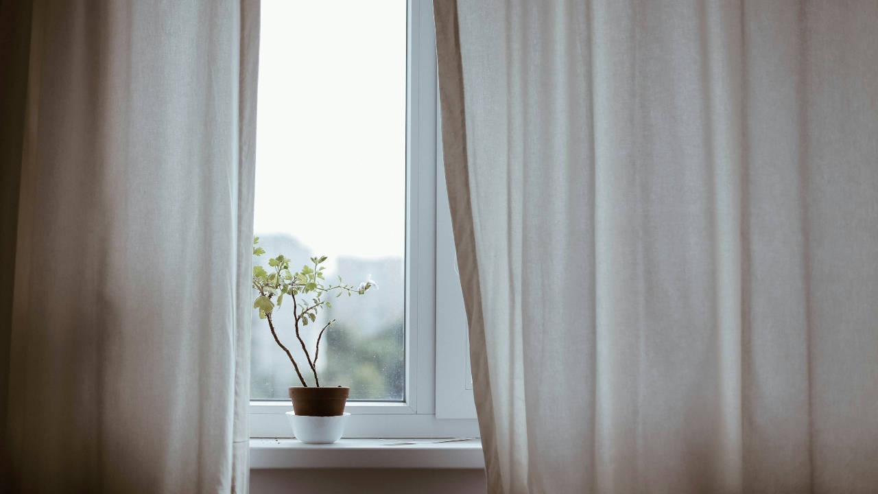 Mudar as cortinas ajudam a transformar a decoração