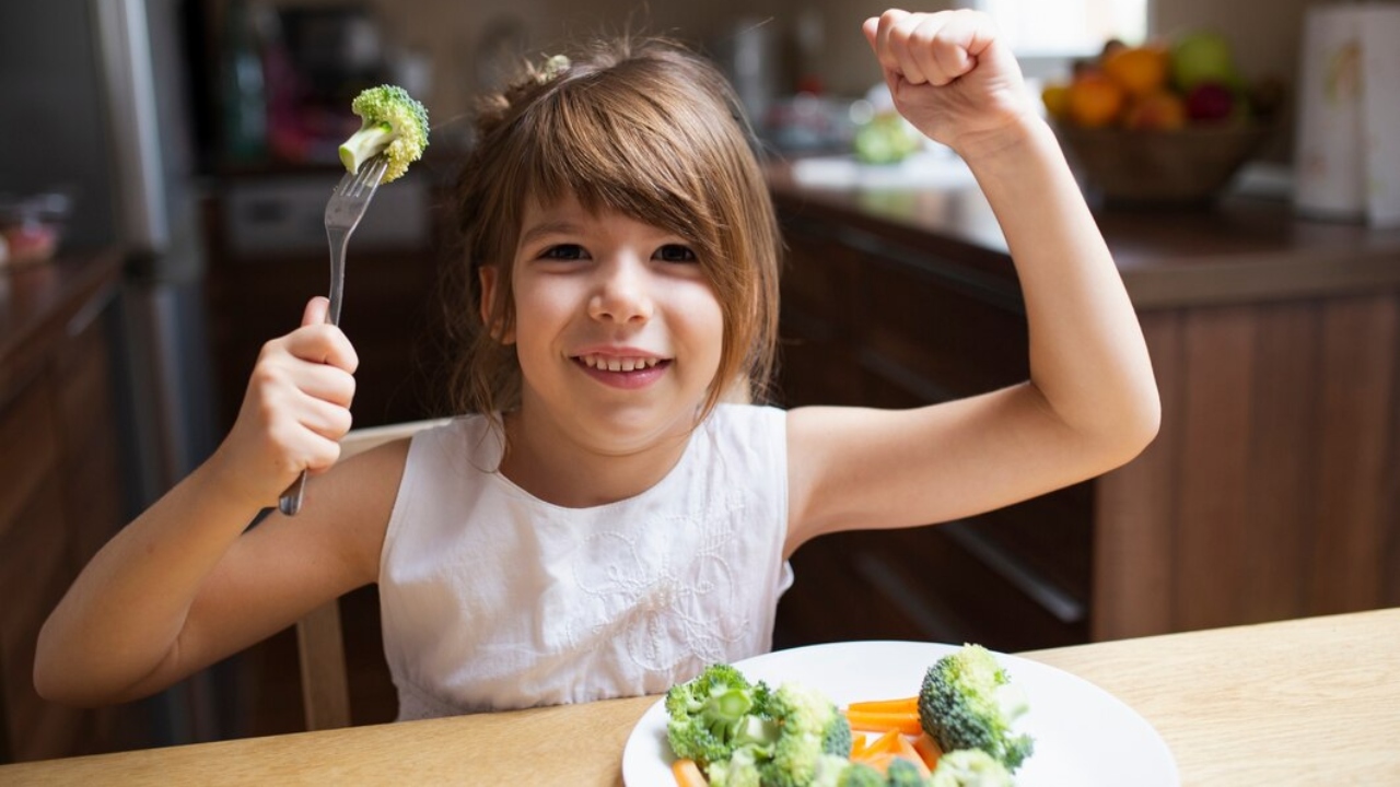 Criança pode ser vegana? Entenda como adaptar a dieta sem riscos 