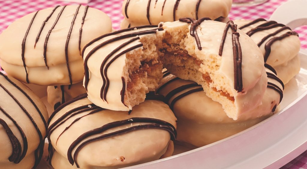 Foto de receita de alfajor de chocolate branco recheado