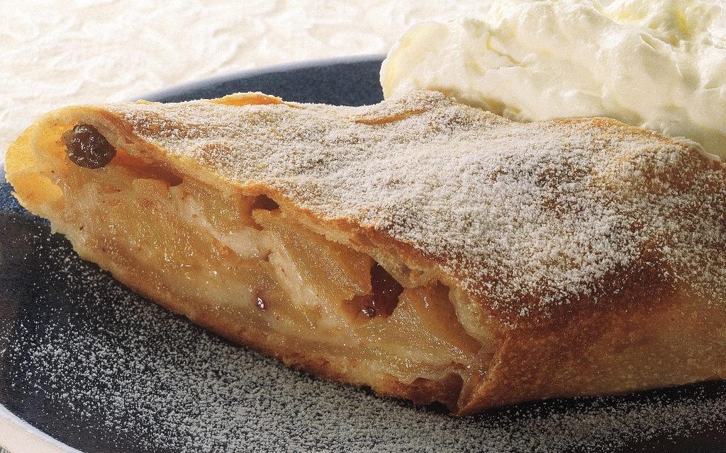 Foto de receita de apfestrudel, torta alemã de maçã