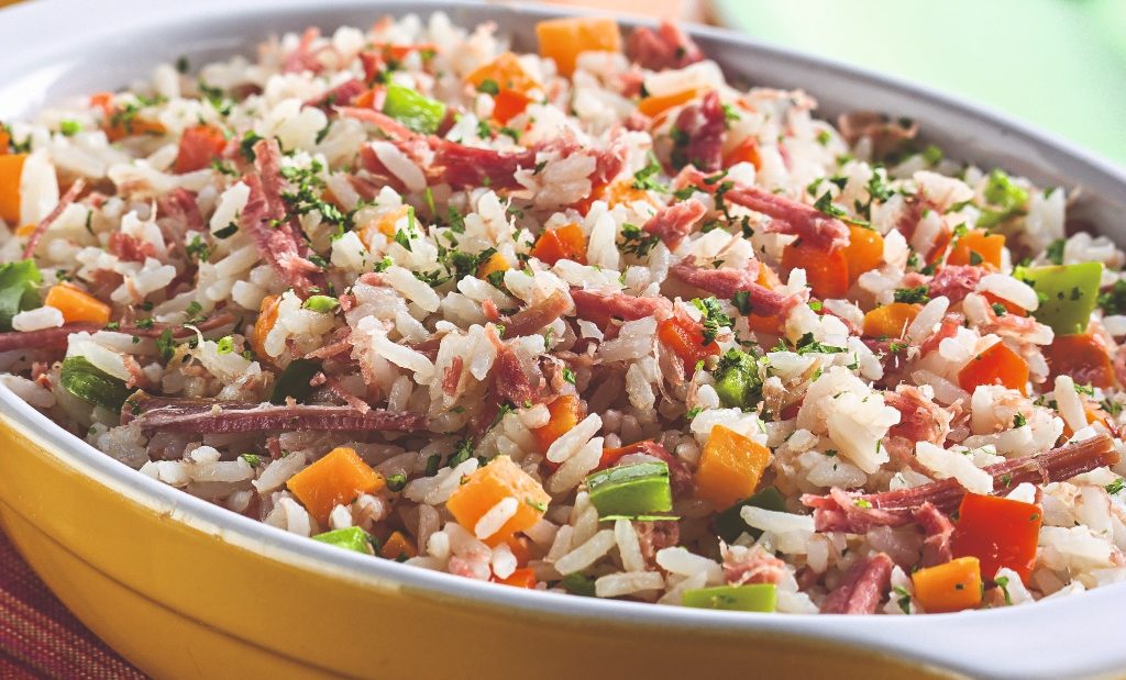 Foto de receita de arroz com carne-seca na pressão