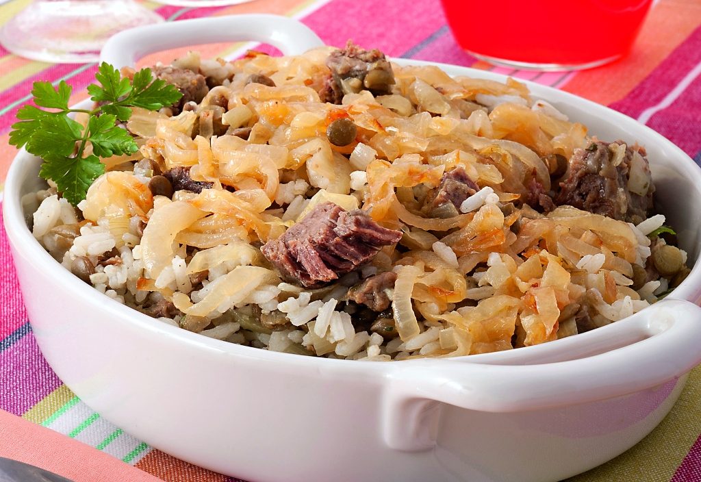 Foto de receita de arroz de forno com carne e lentilha