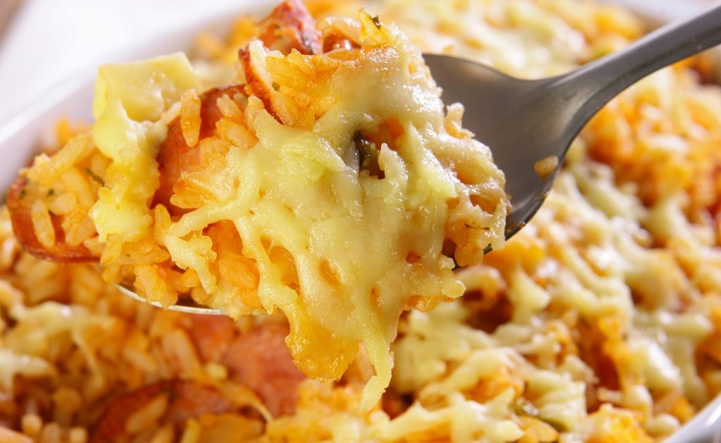 Foto de receita de arroz de forno com linguiça