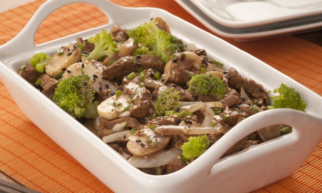 Carne com brócolis. (2)