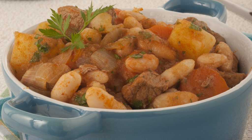 Carne com feijão-branco