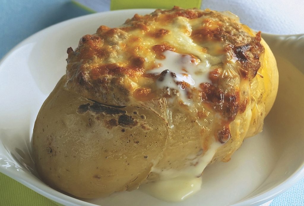 Foto de batata assada com carne moída