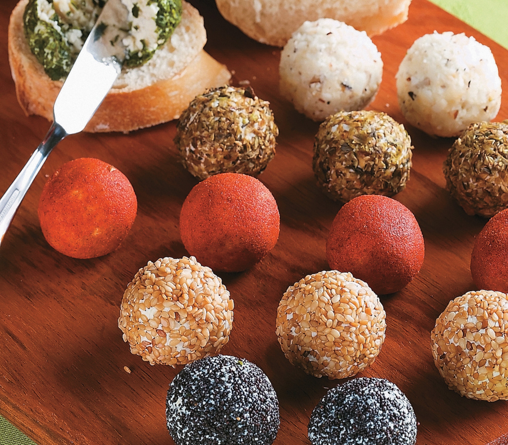 Bolinhas de ricota. Foto feita para a revista Ana Maria Receitas Testadas e Aprovadas que e encartada dentro da revista principal. Produçao culinaria: Irene Lopes, produçao visual: Sonia Lopes.