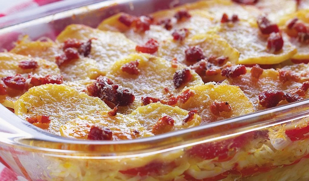 Foto de batata com repolho gratinada