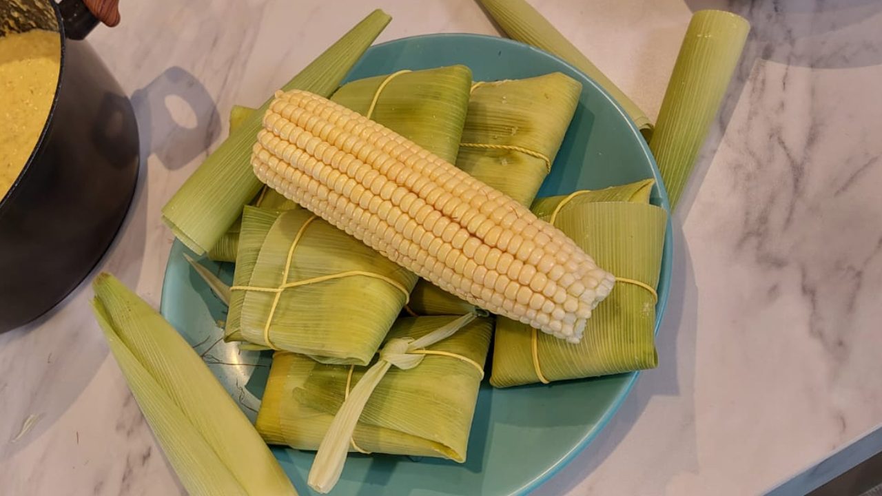 Pamonhas caseiras preparadas na Cozinha AnaMaria