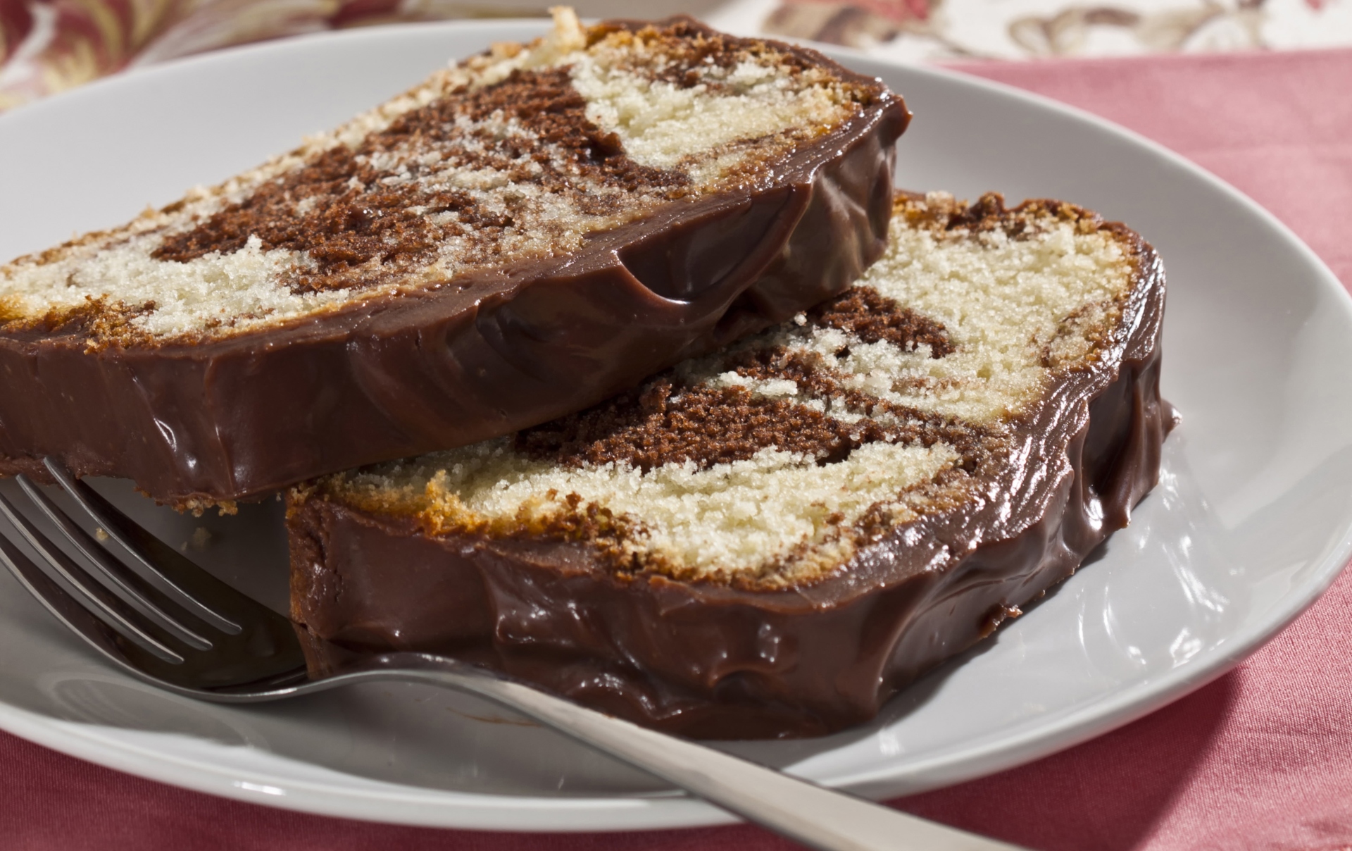 Foto de Bolo mesclado de chocolate e coco