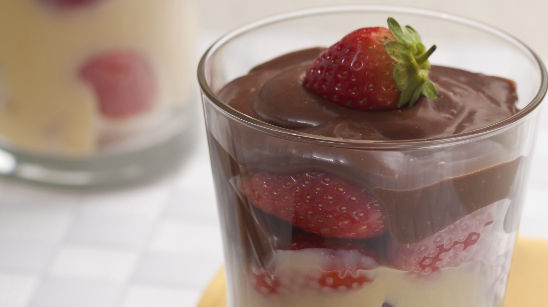 Copinho de ganache e morango