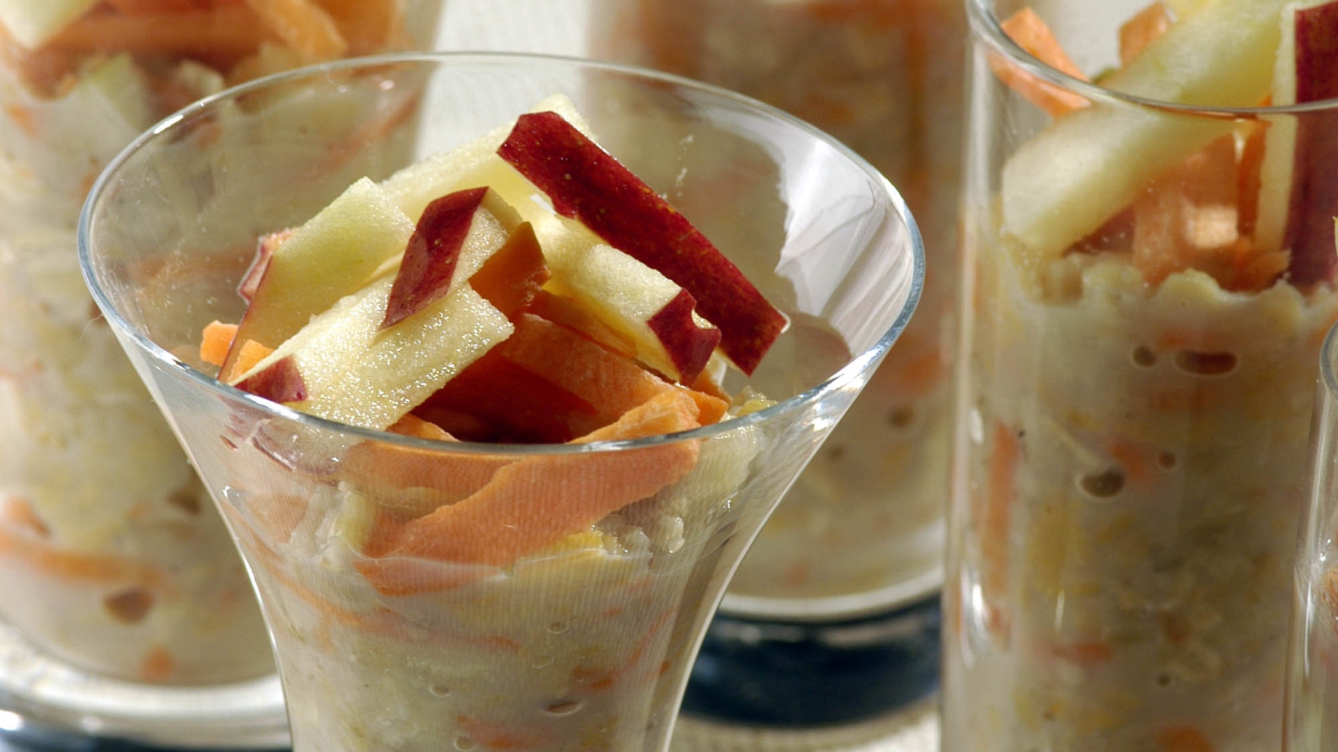 Copinho de muesli com cenoura e maçã