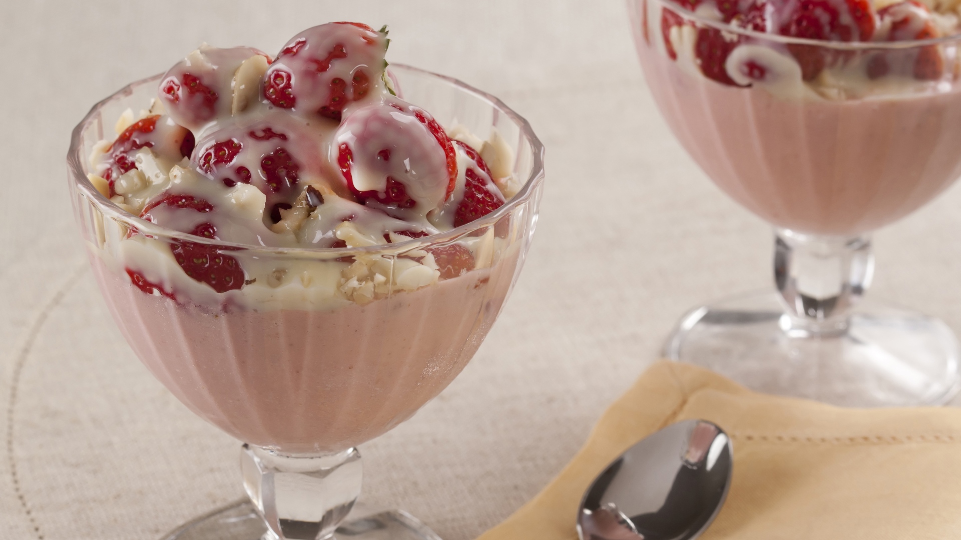 Creme Gelado de Morango e Leite Condensado