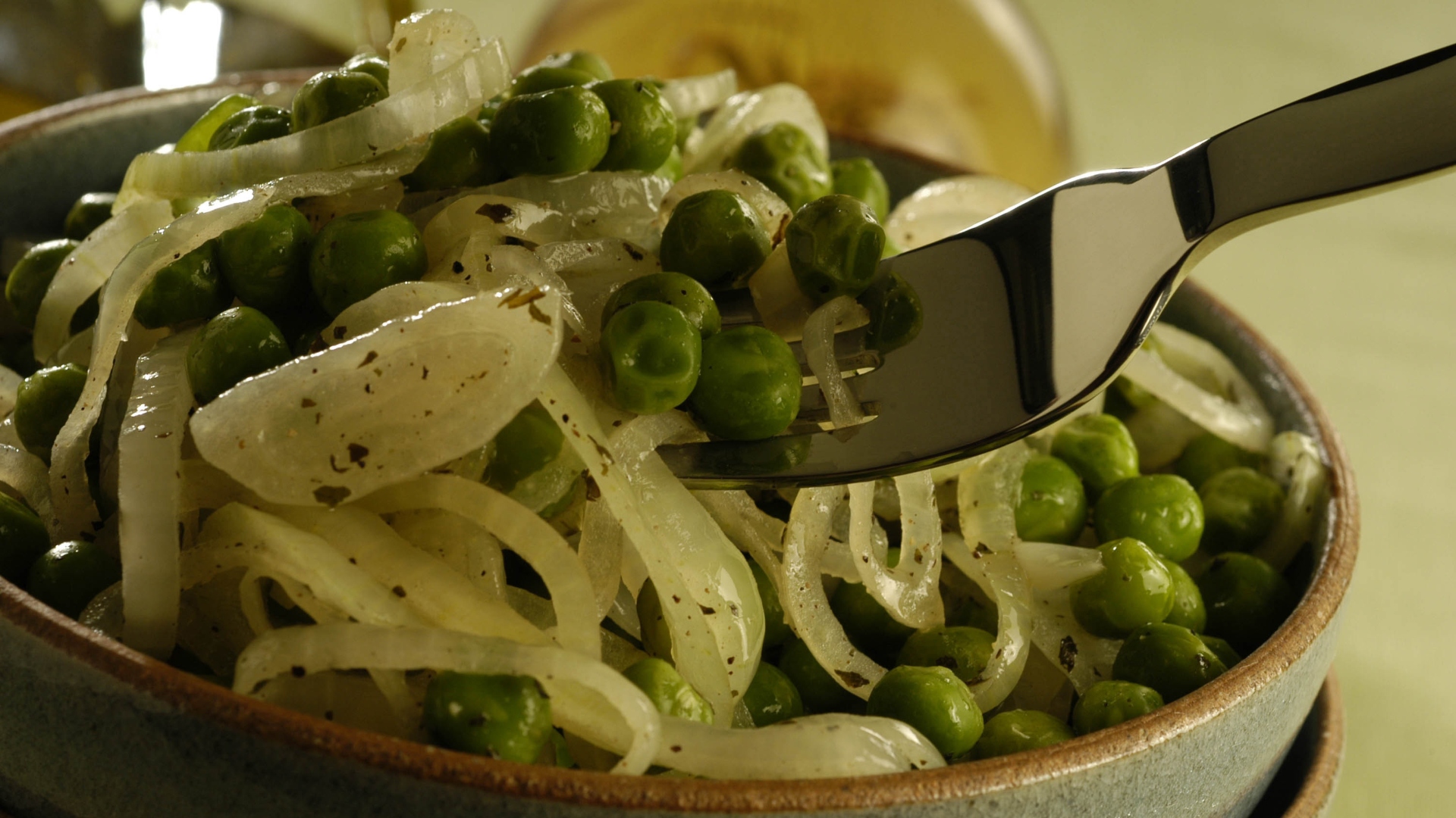 Foto da receita de ervilha com cebola e hortelã