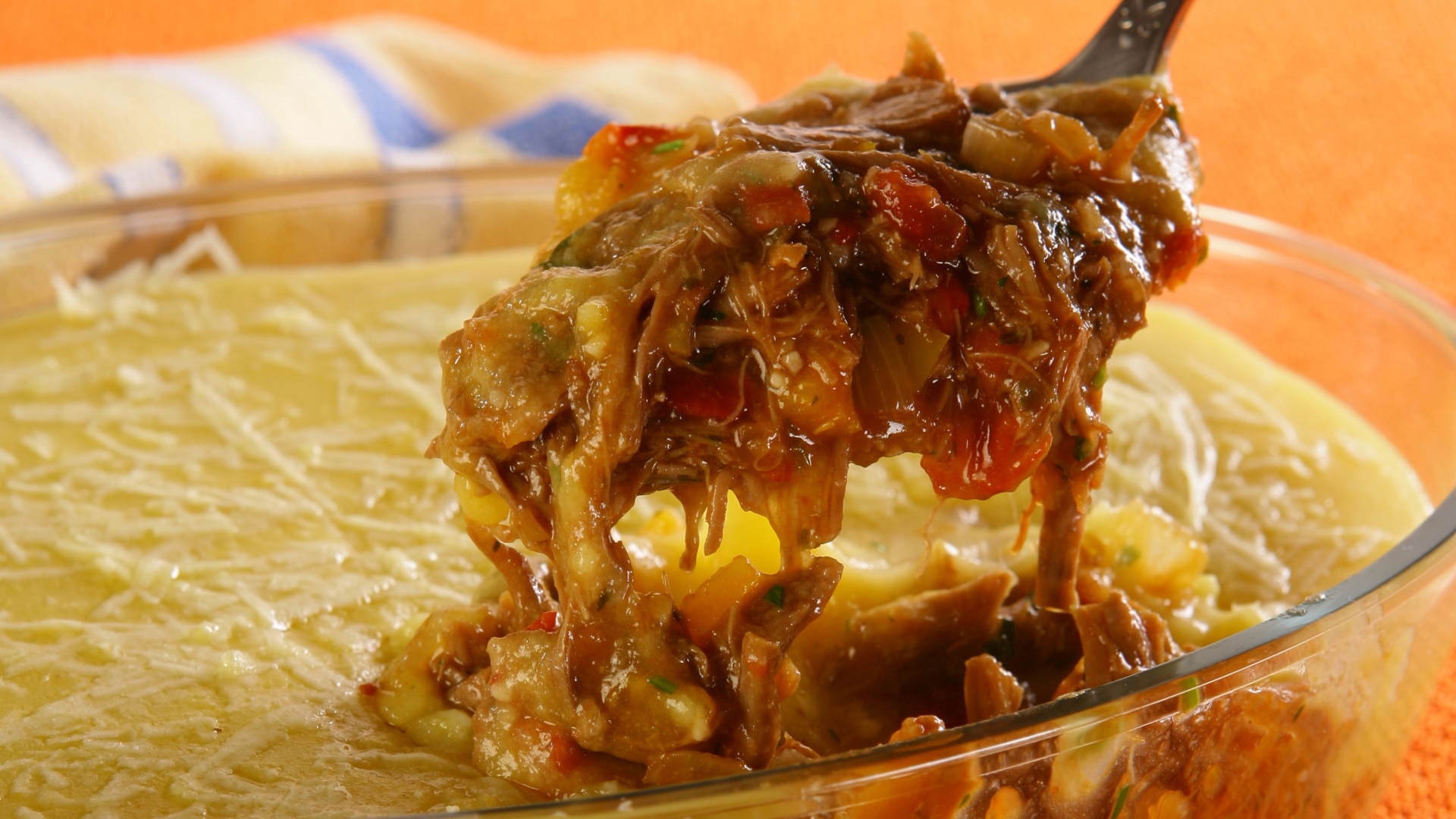 Foto da receita de escondidinho de carne desfiada com polenta