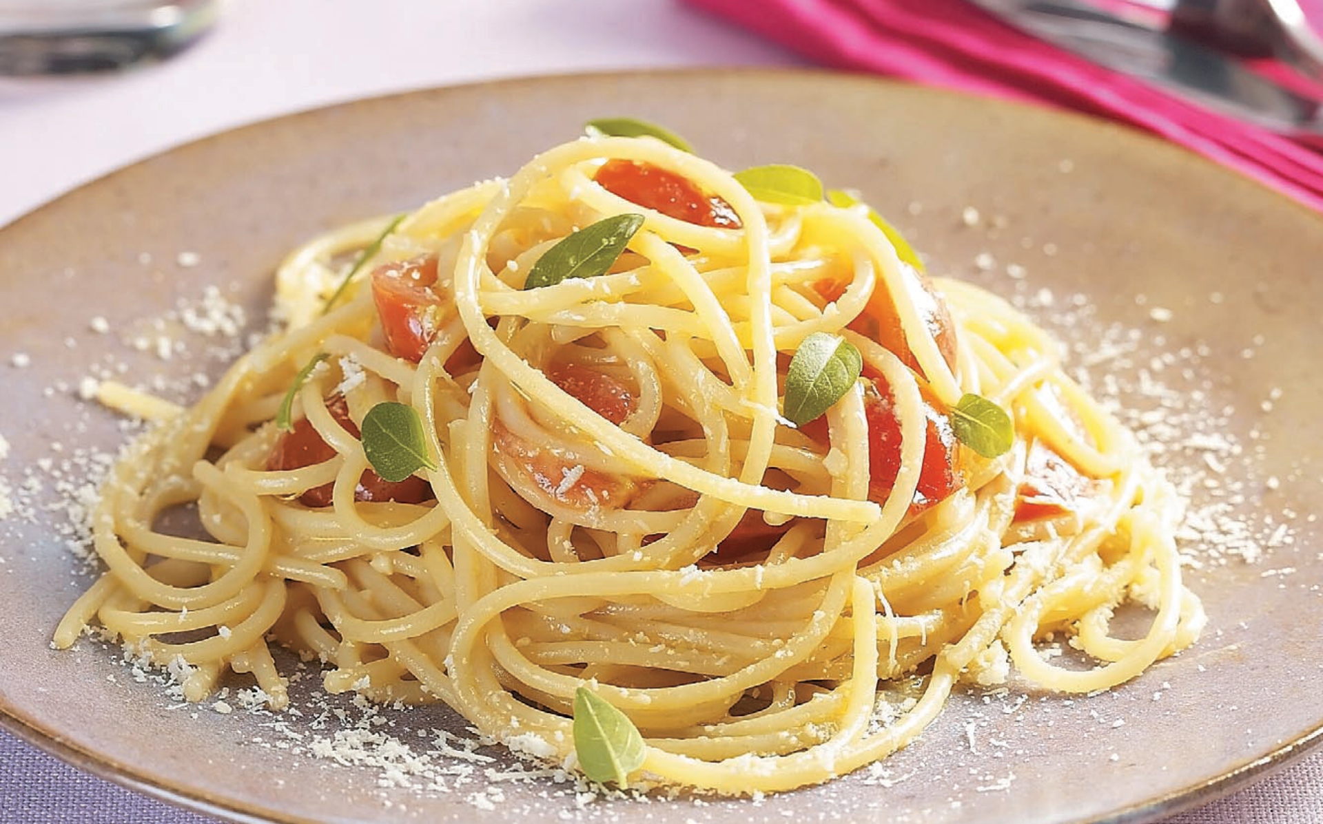 Foto da receita de espaguete com tomate-cereja e requeijão