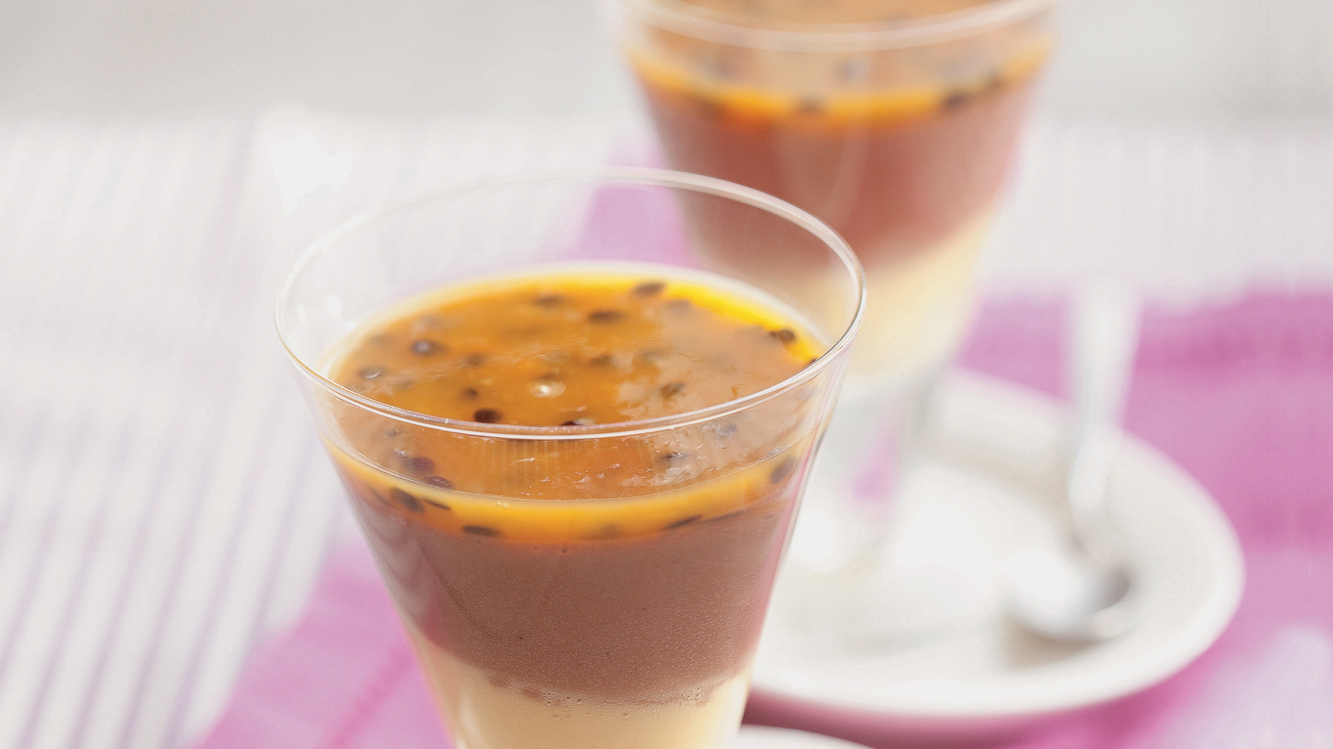 Foto da receita de espuma de chocolate com maracujá