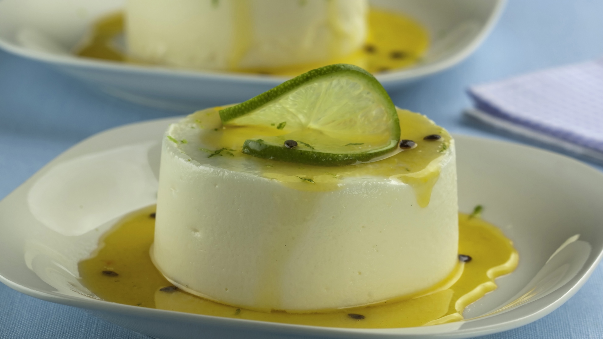Foto da receita de espuma de limão com calda de maracujá