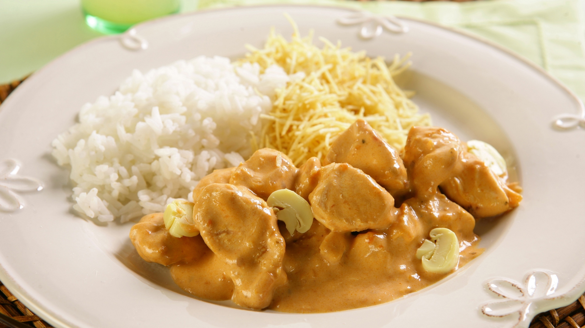 Foto da receita de estrogonofe de frango com creme de cebola