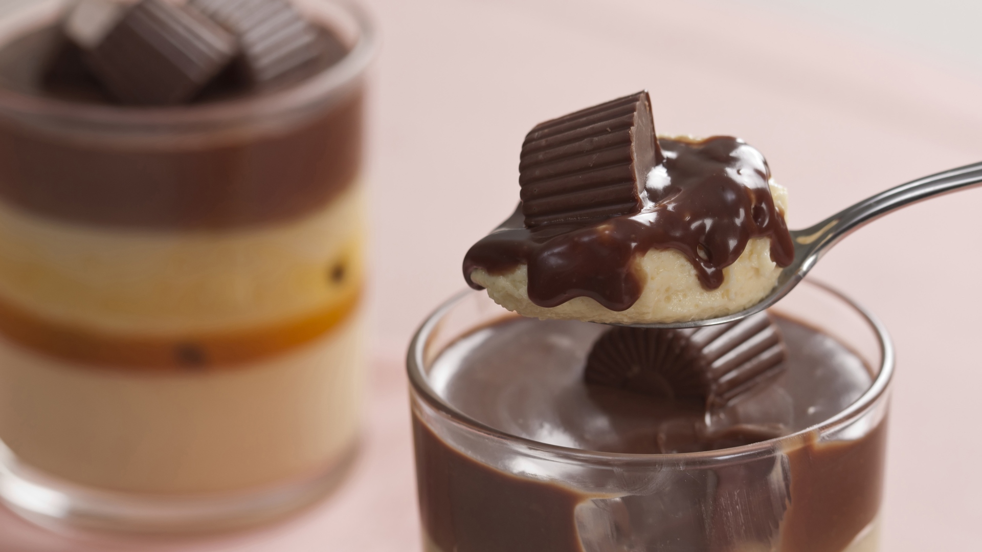 Gelado cremoso de maracujá e chocolate