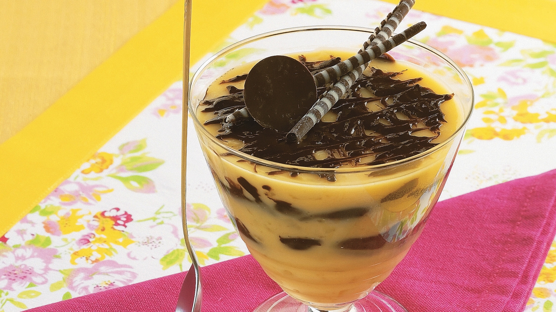 Gelado de abacaxi com chocolate