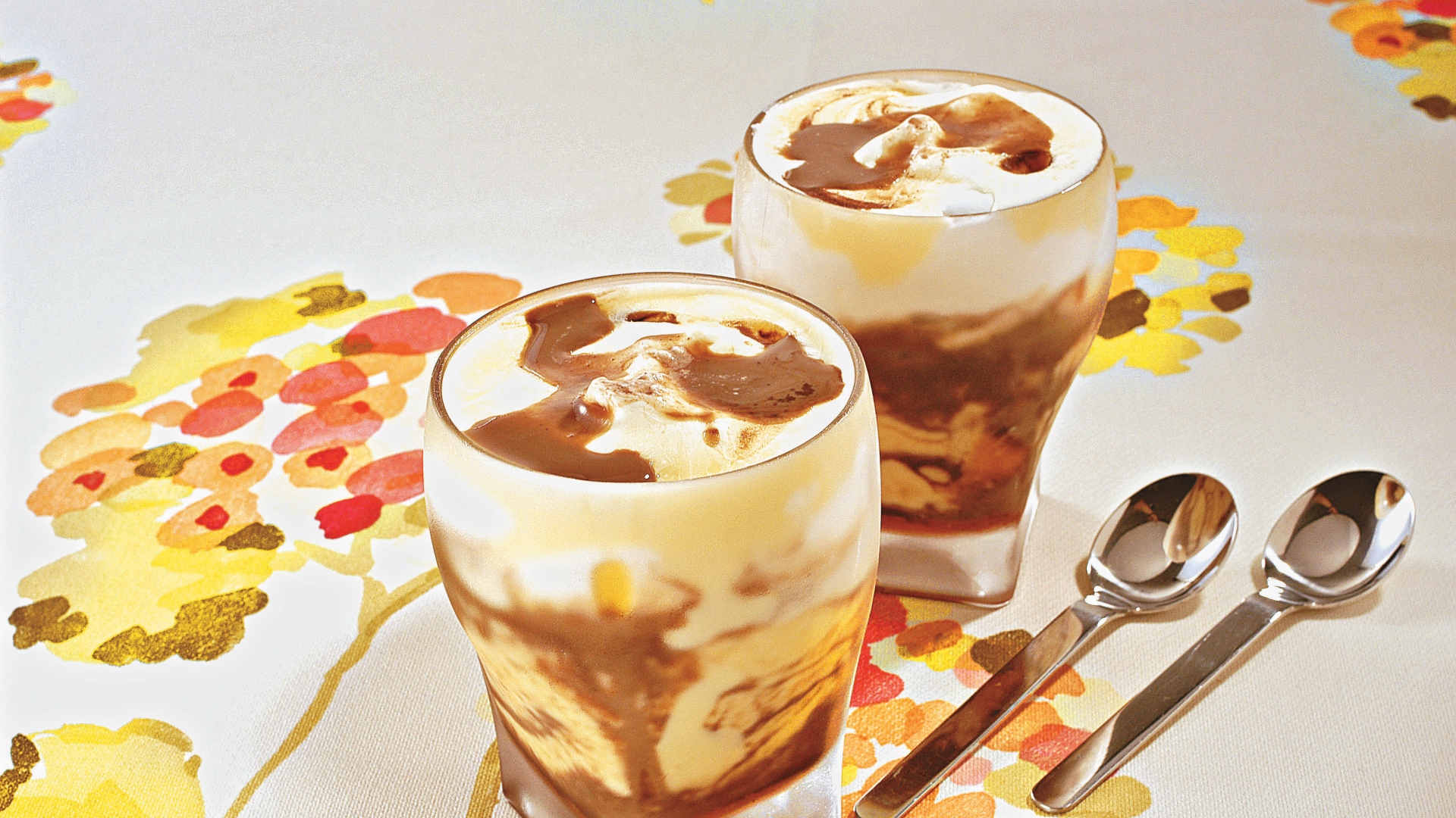 Gelado de caramelo e chocolate