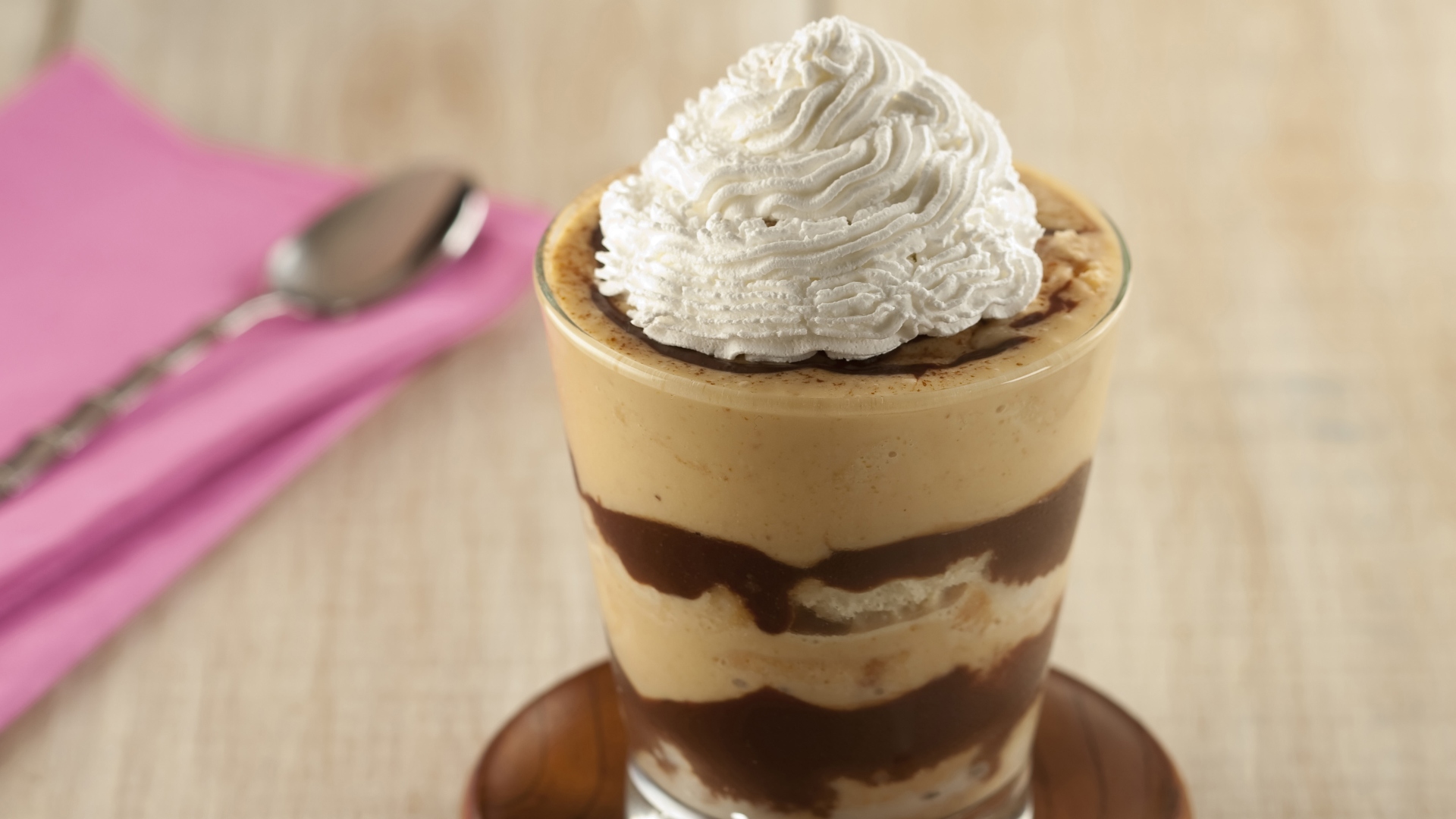 Gelado de creme de amendoim e chocolate