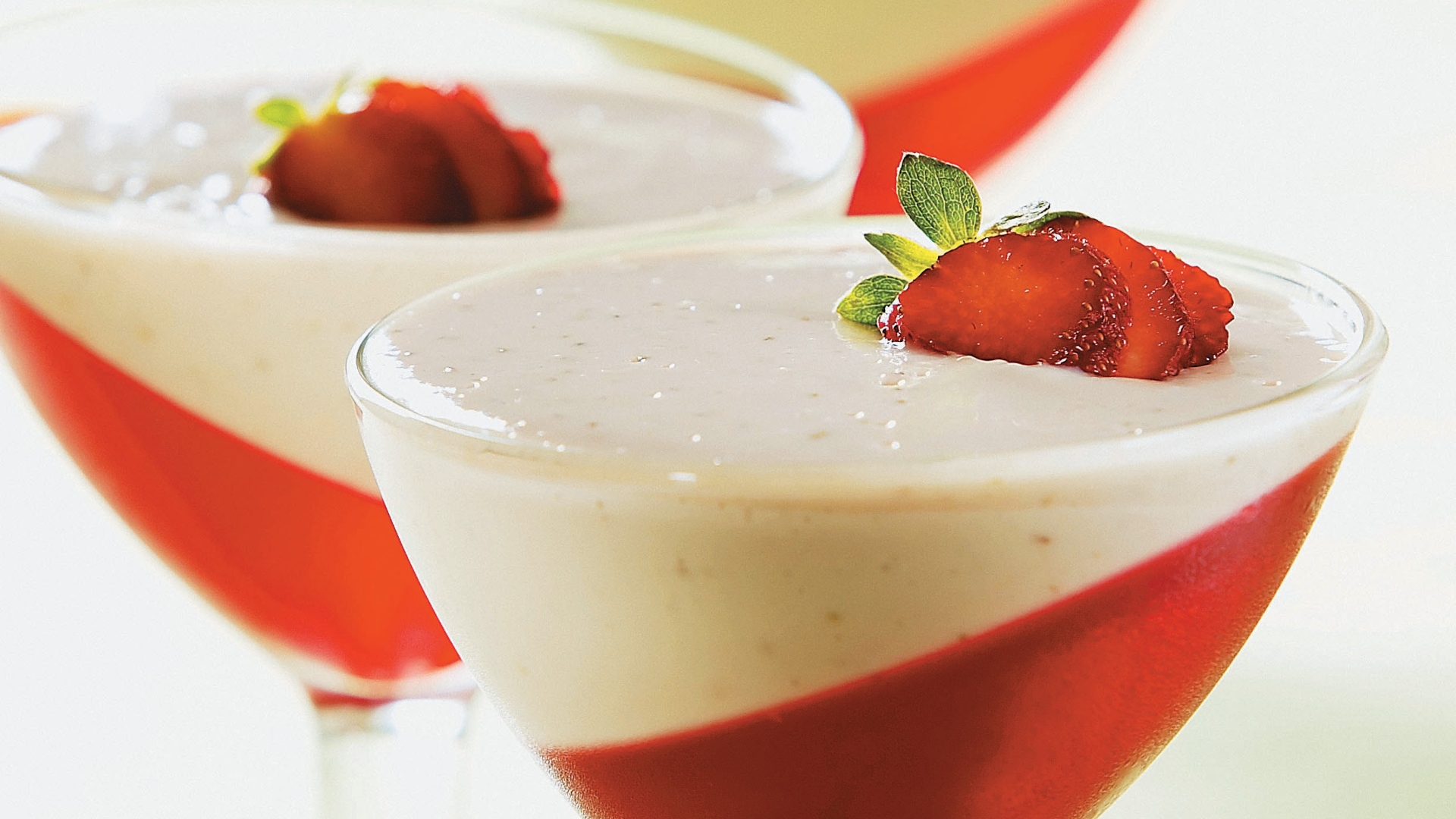 Gelatina com creme de morango