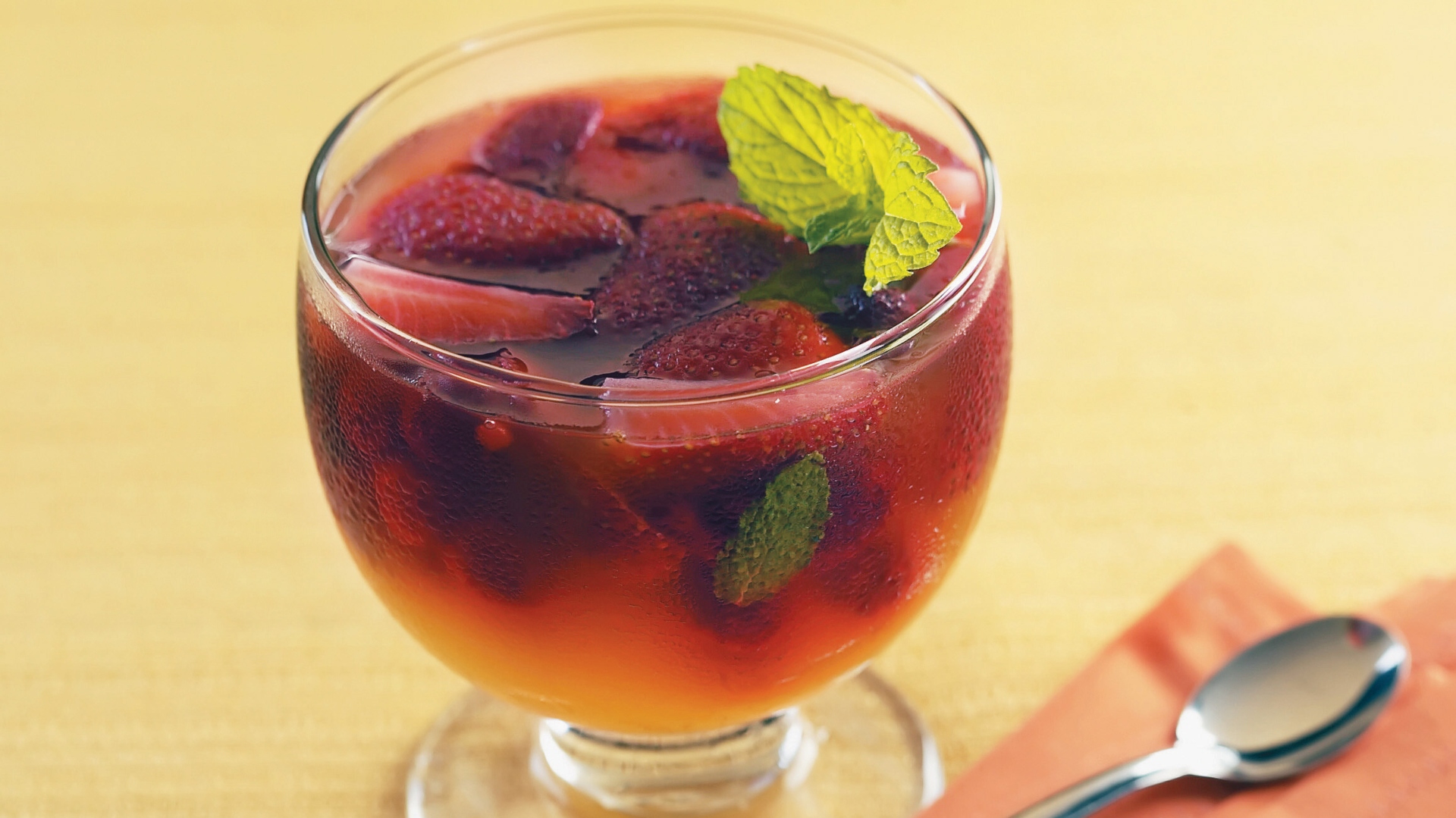 Gelatina de vinho com frutas vermelhas