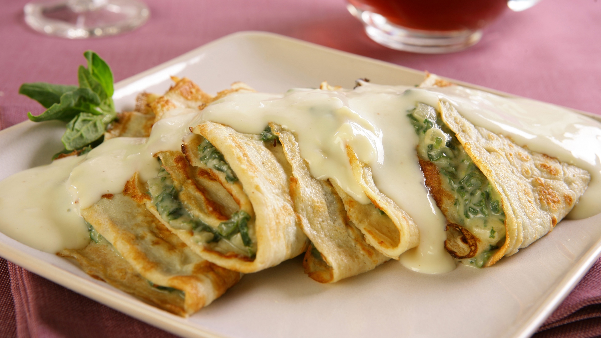 Panqueca integral com espinafre e queijo