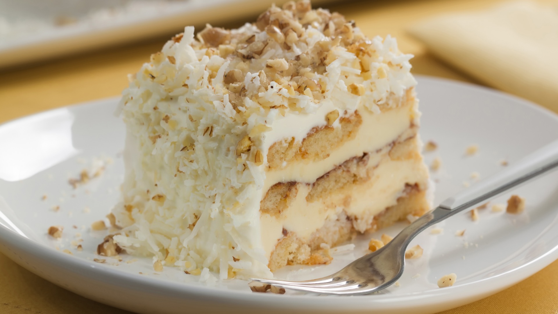 Pavê cremoso de coco e nozes