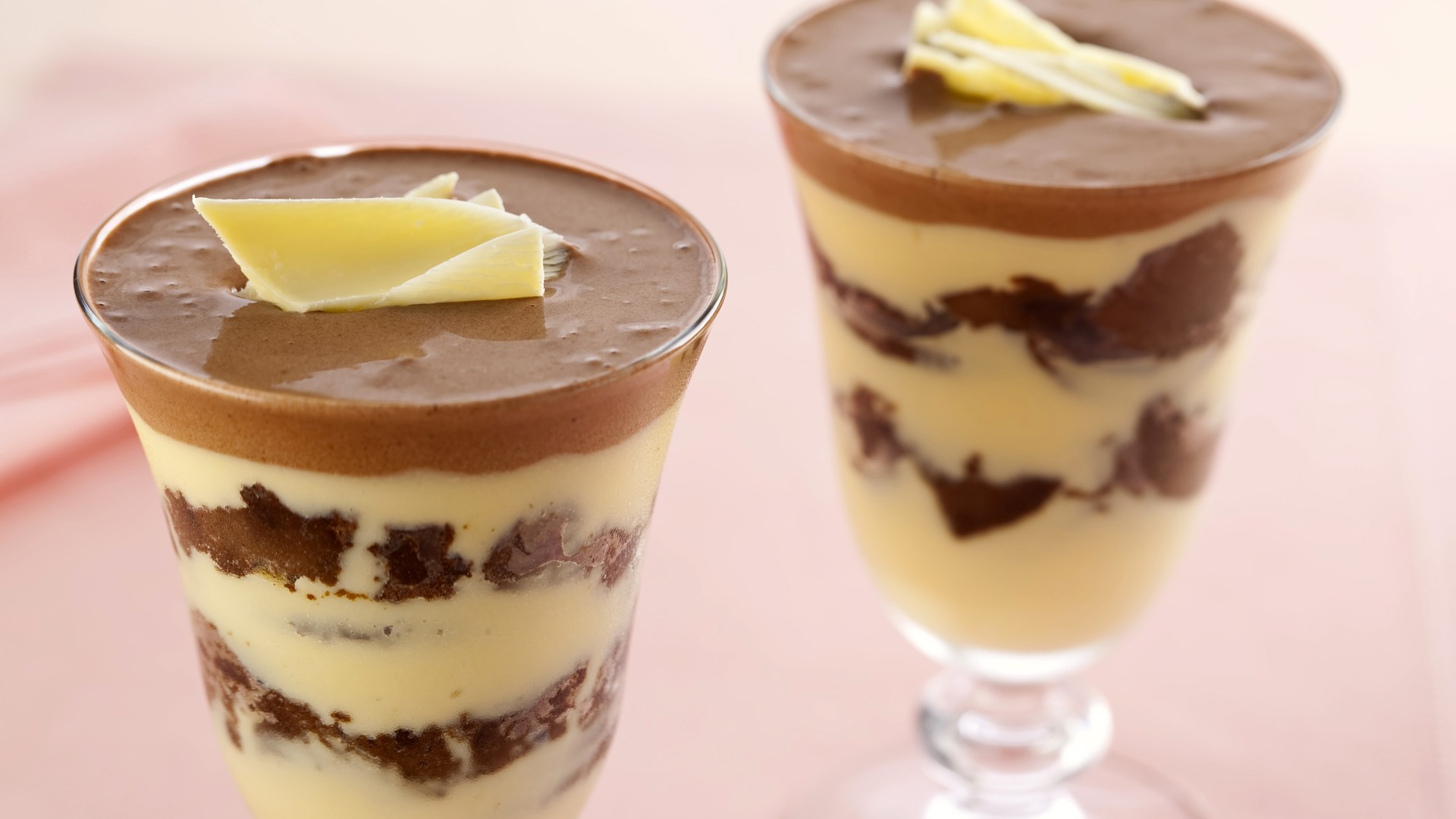 Pavê de biscoito com creme de baunilha