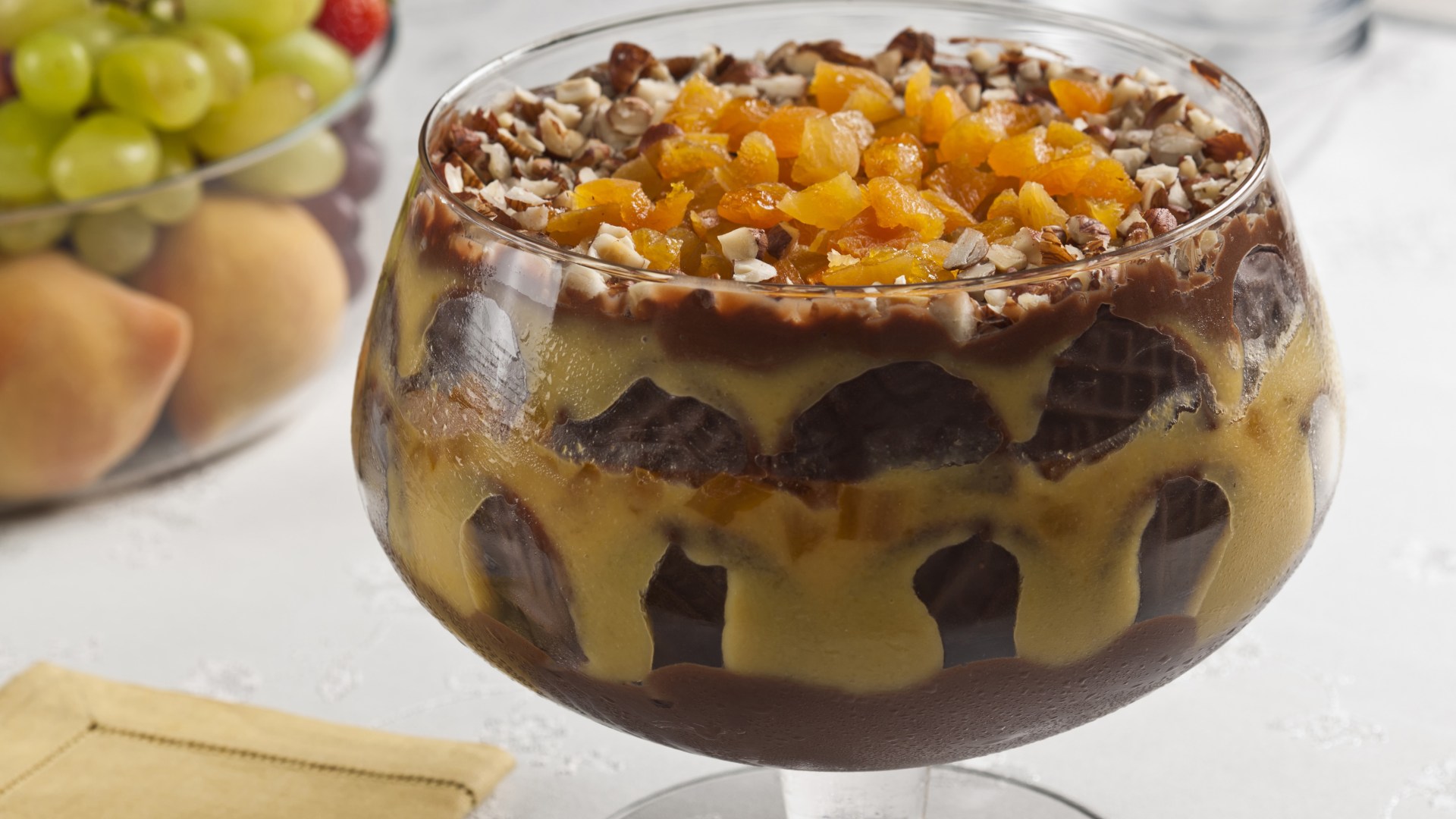 Pavê de frutas secas e chocolate