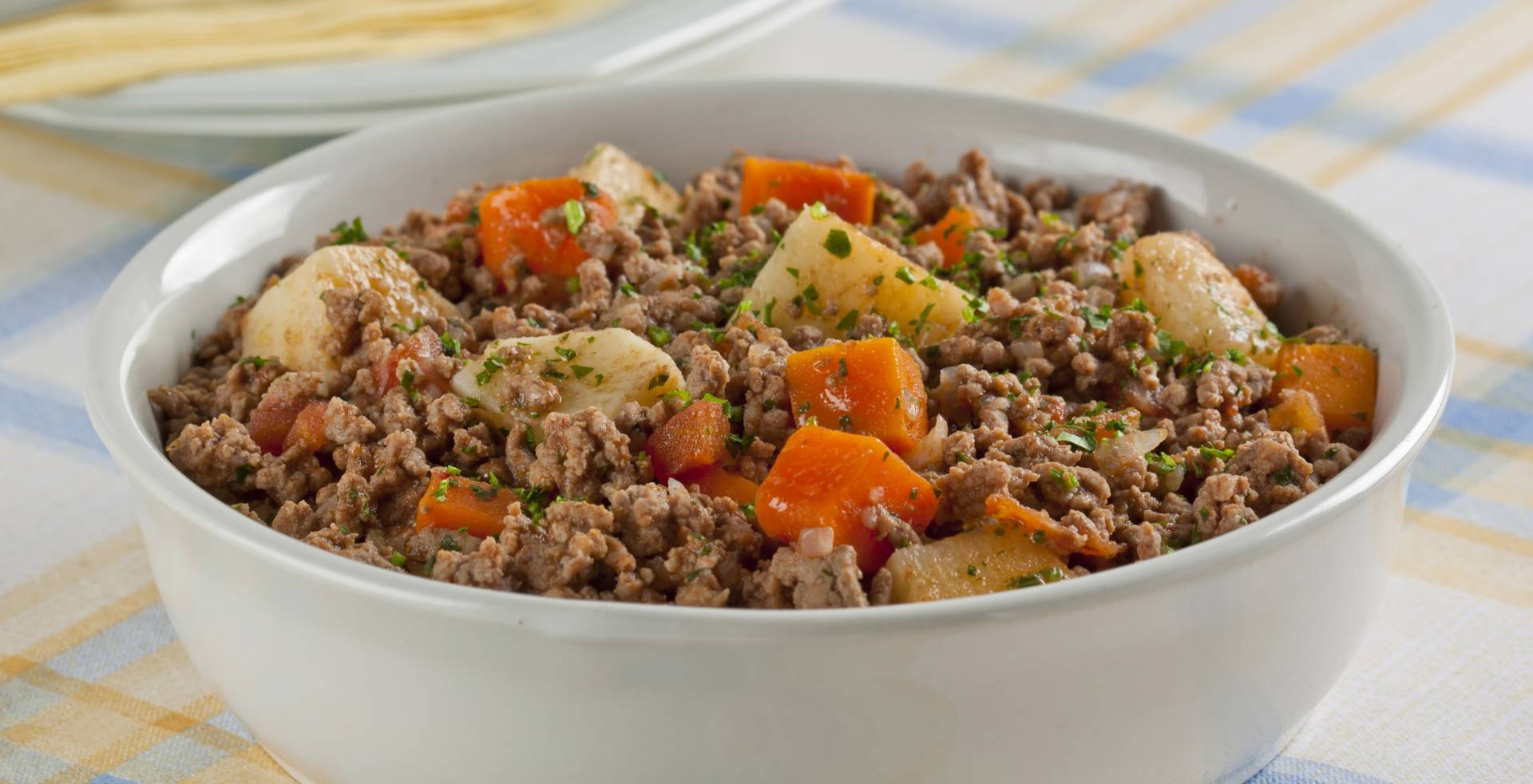 Foto de Refogado de carne moída com cenoura e cará