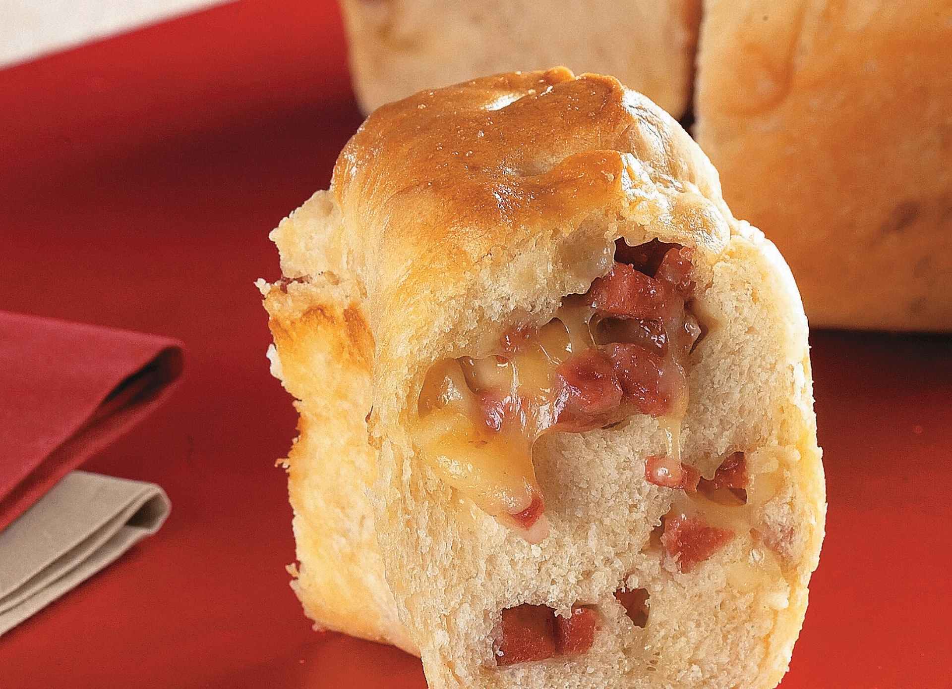 Foto de Rosca de mussarela com calabresa