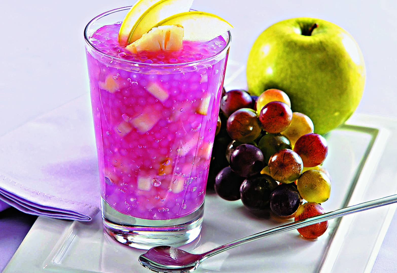 Foto feita para a revista Ana Maria, sagœ com frutas. Produ‹o: Irene Lopes. (S‹o Paulo, 17/03/2004. foto: Ormuzd Alves)