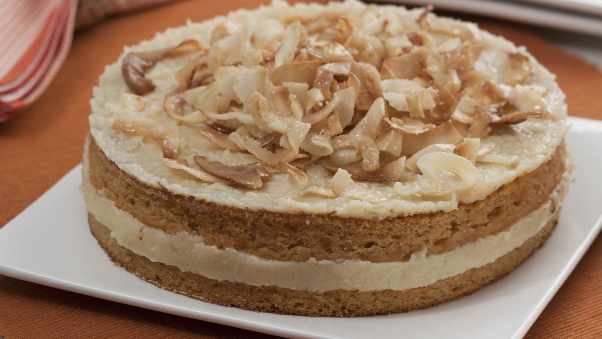 Bolo de abóbora com recheio de beijinho