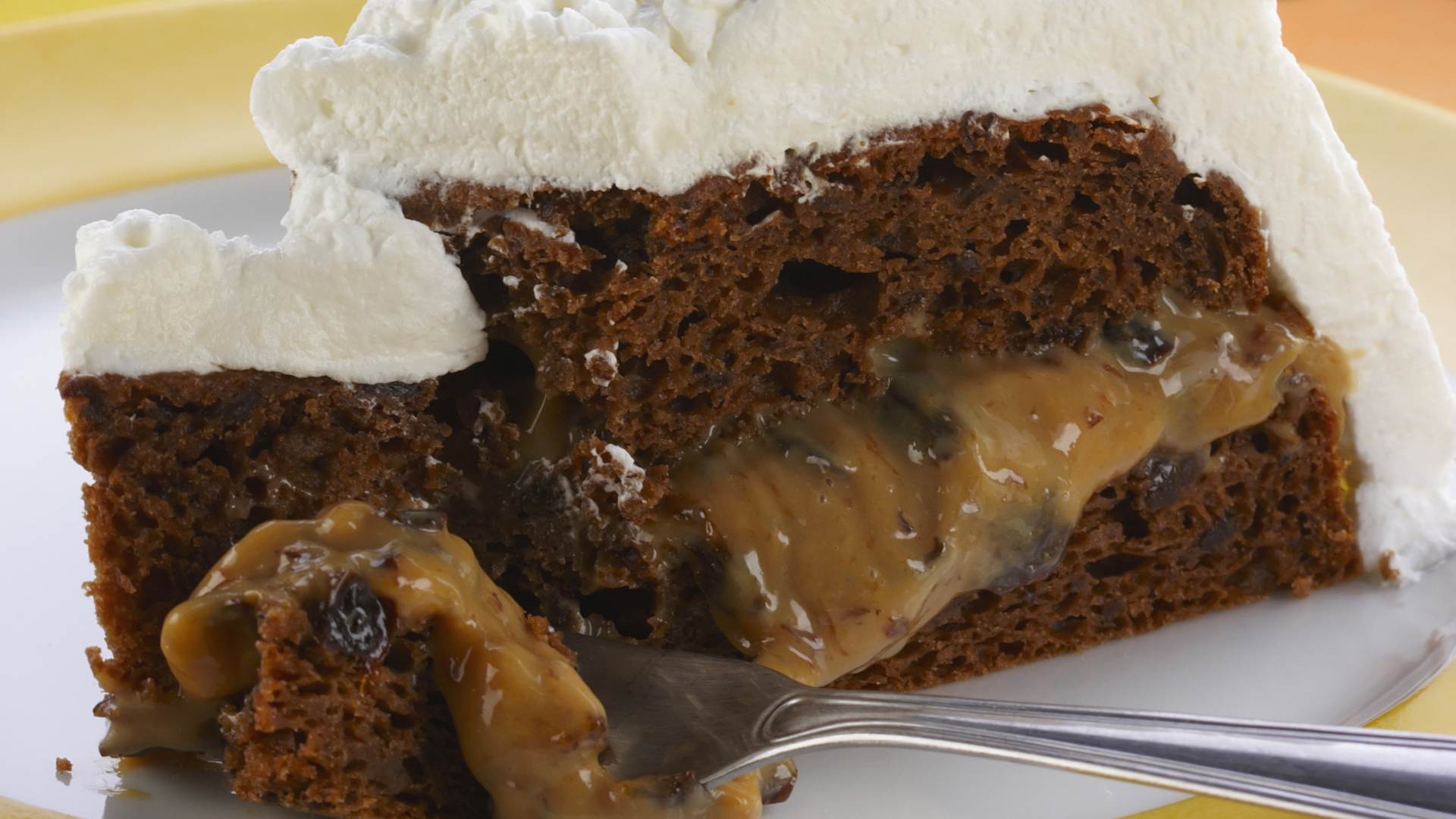 Bolo de ameixa e nozes