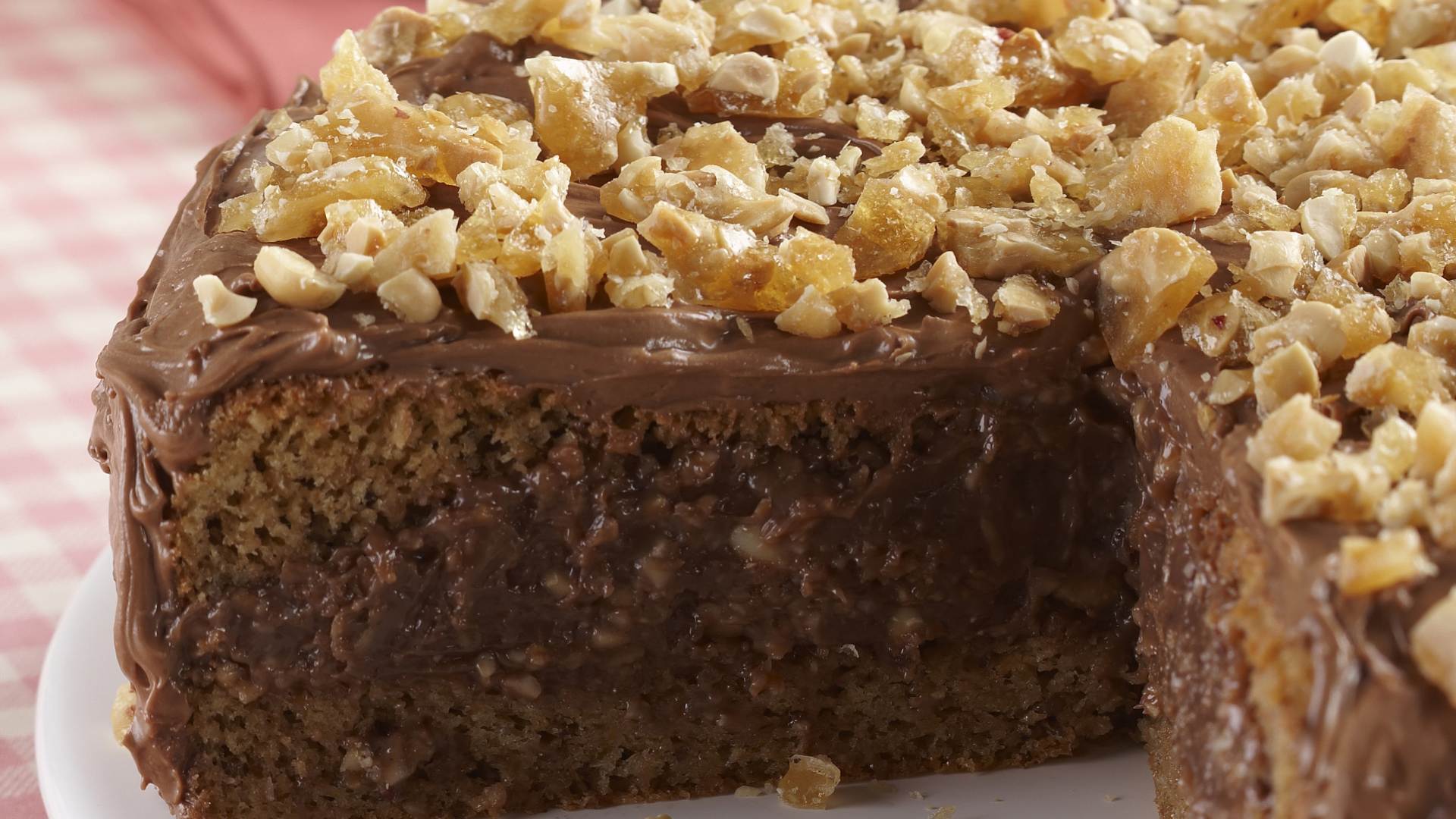 Bolo de amendoim, café e chocolate