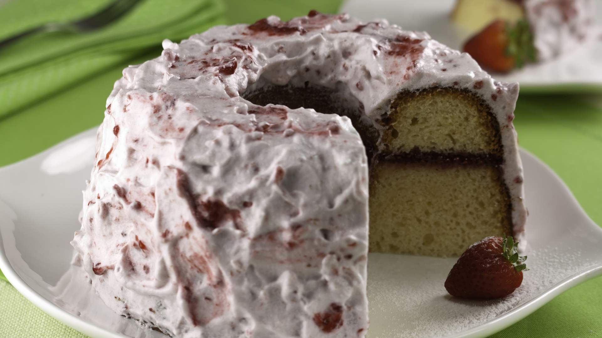 Bolo de iogurte com glacê de geleia