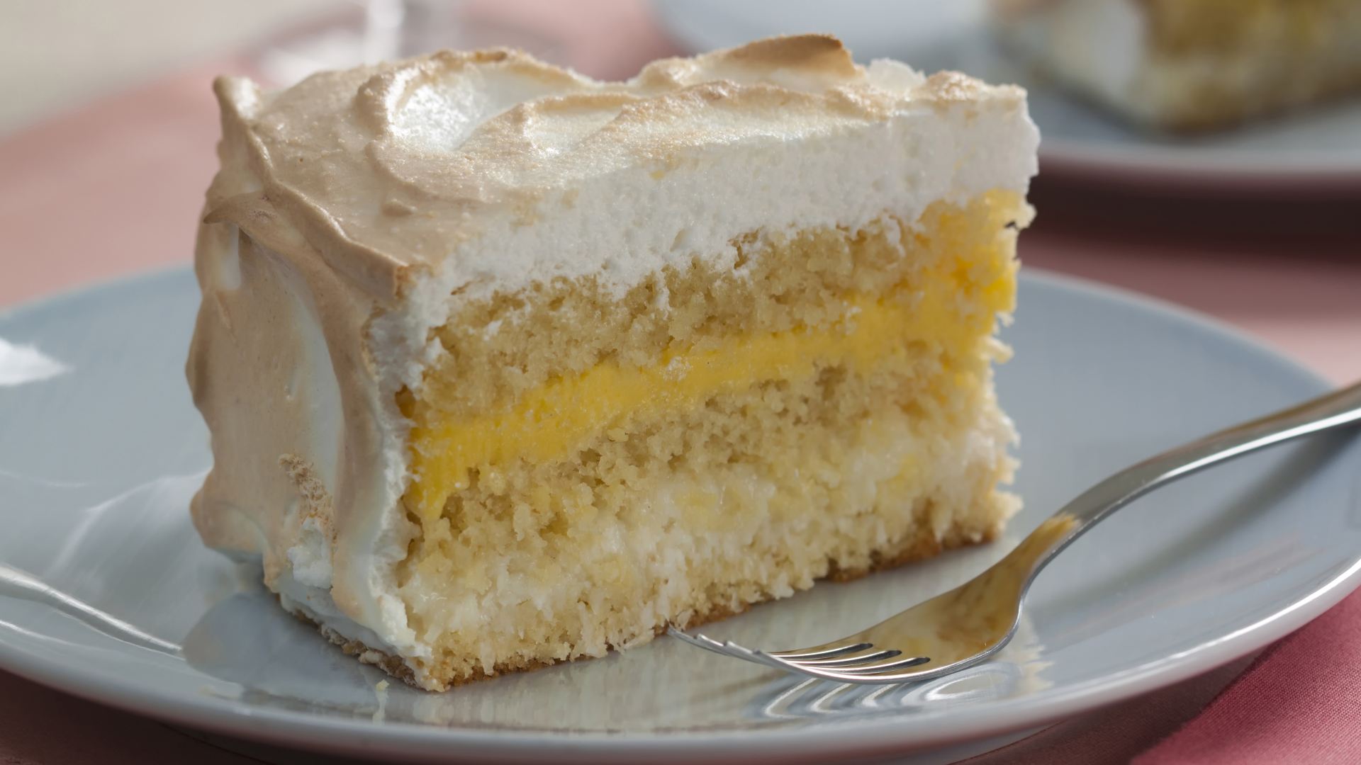 Bolo de laranja com recheio de coco