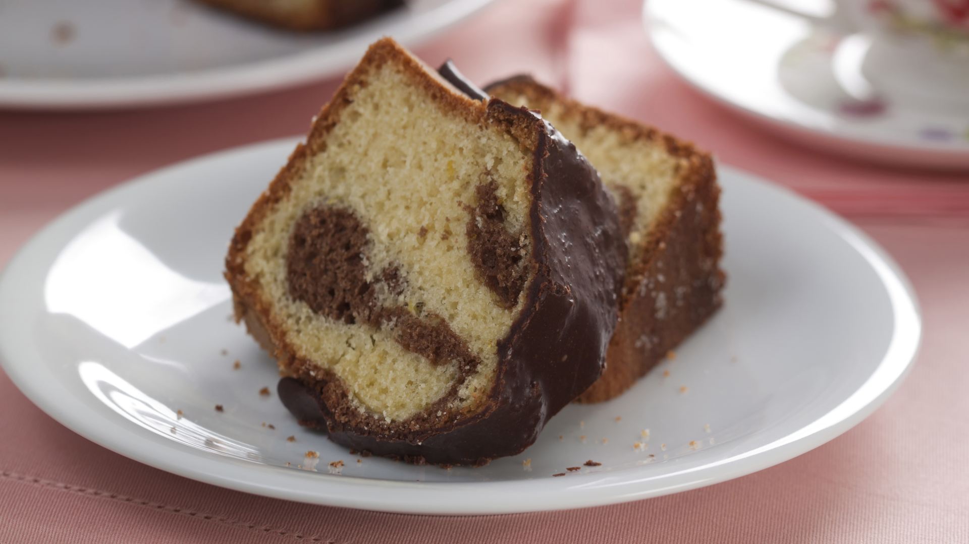 Bolo de laranja mesclado com chocolate