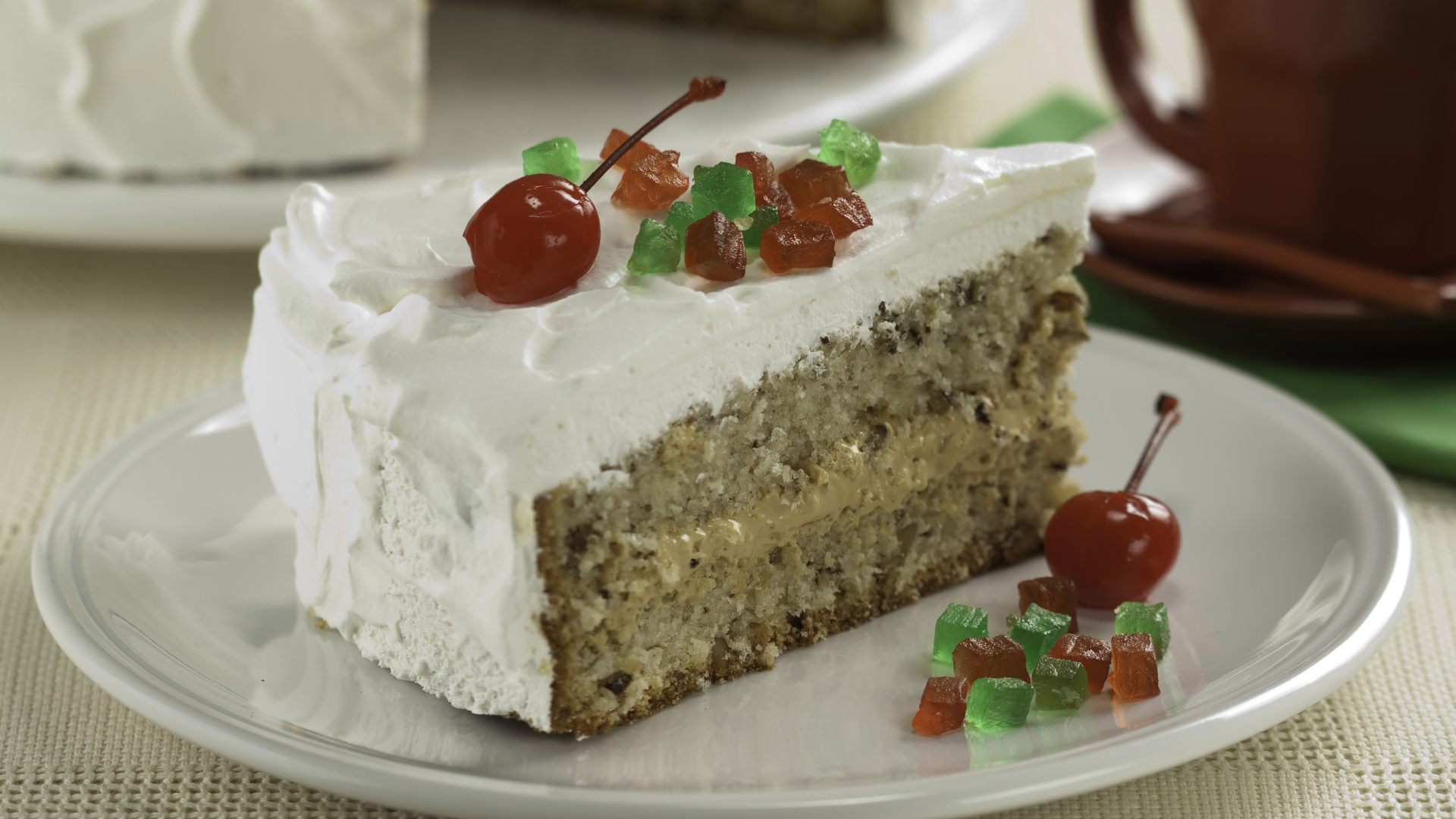 Bolo de nozes e chantilly