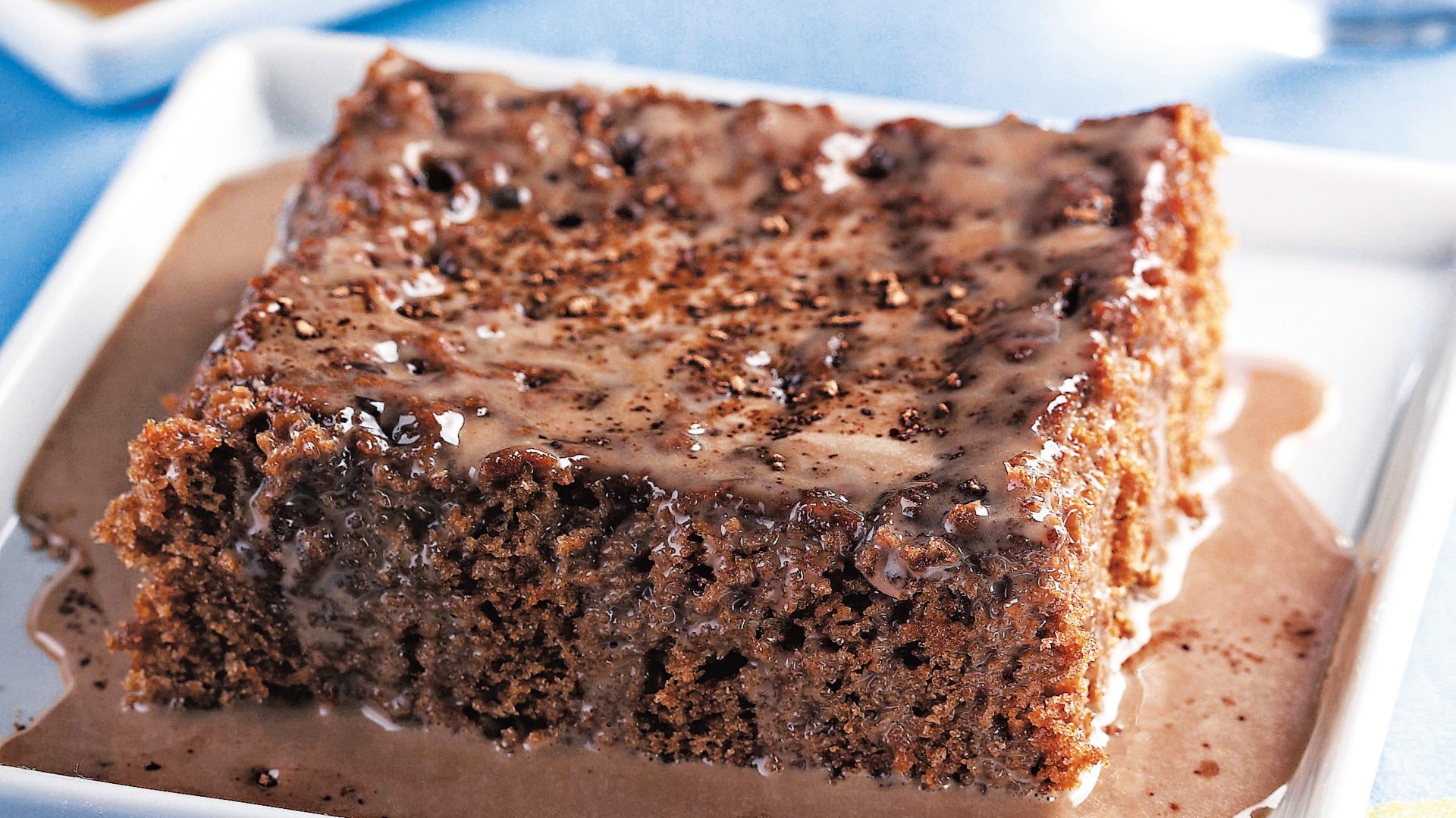 Bolo gelado de chocolate e leite condensado