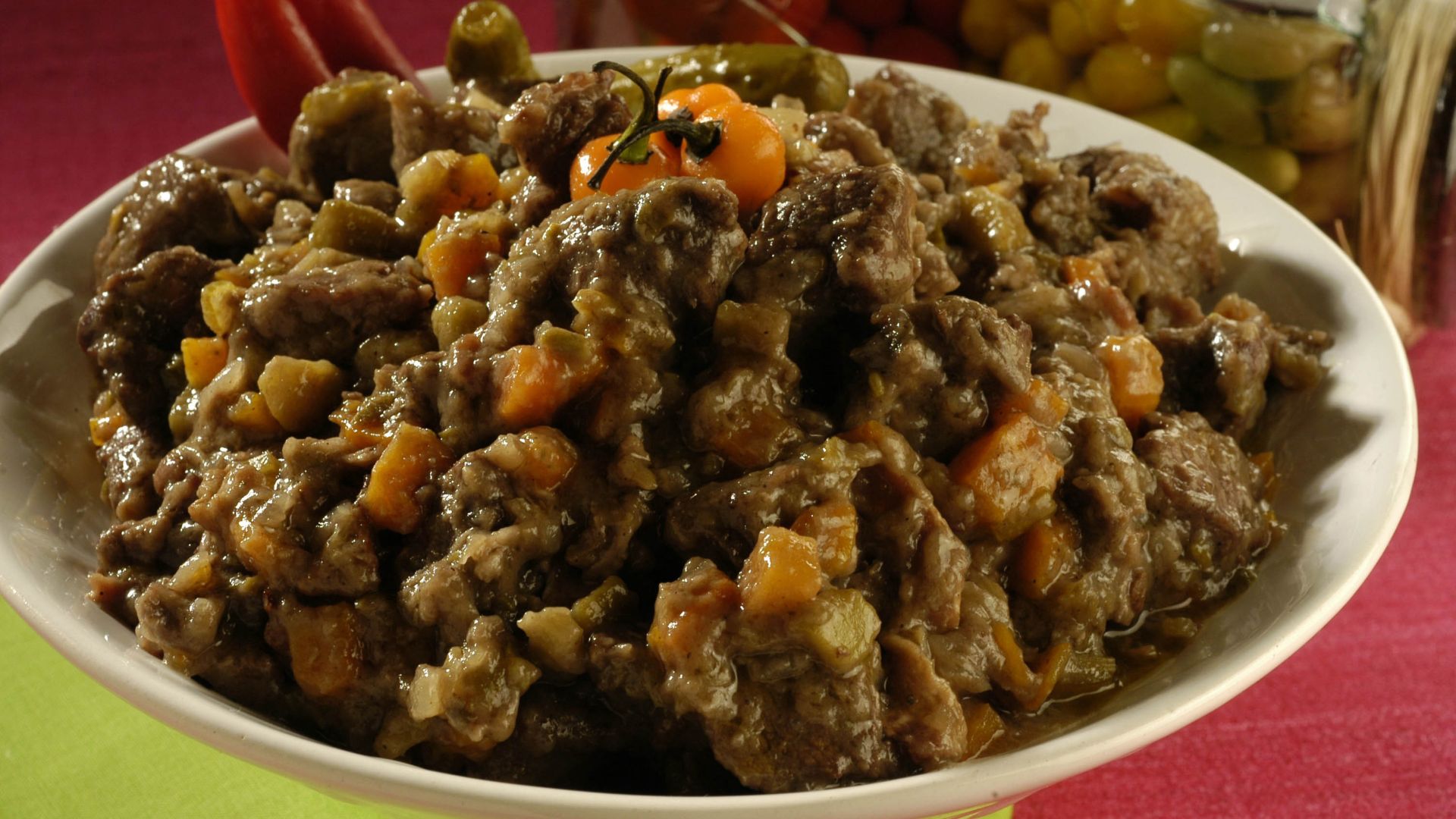 Ensopado de carne com picles
