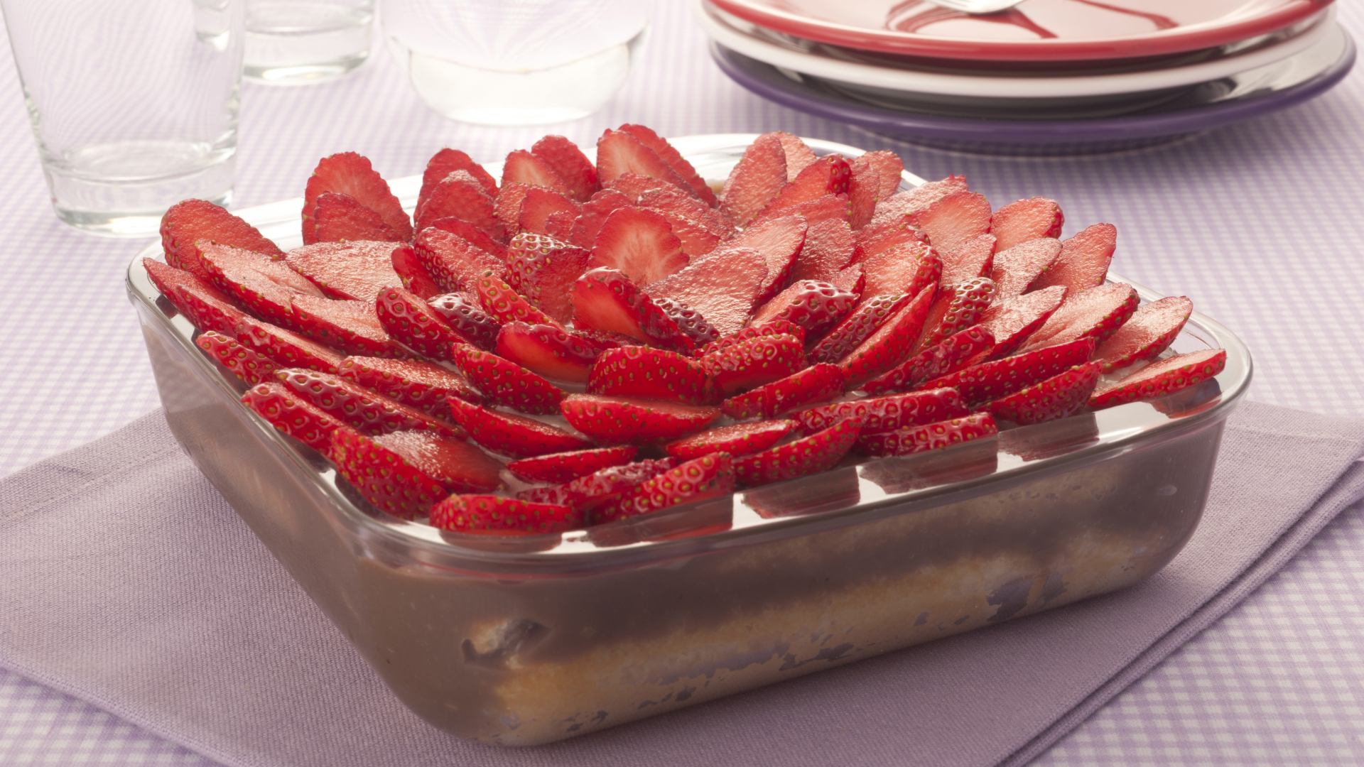 Pavê super fácil de chocolate e morango